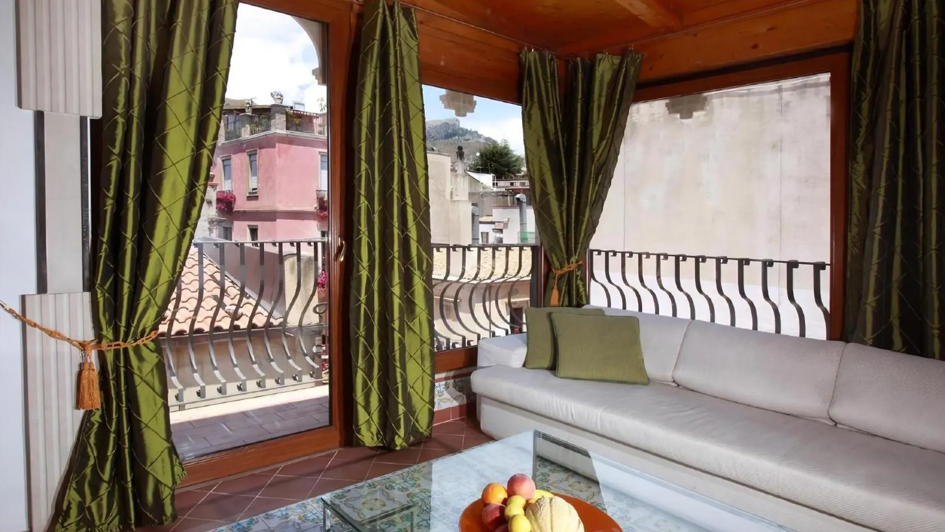 Francesca Villa Taormina İtalya